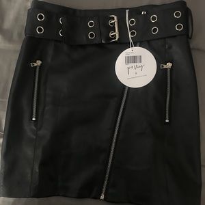 Black Faux Leather skirt w/belt! *Princess Polly*